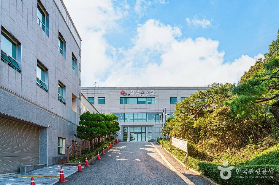 전주완산도서관 여행 추천 - 메고지고 전주완산도서관 여행 추천 - 메고지고