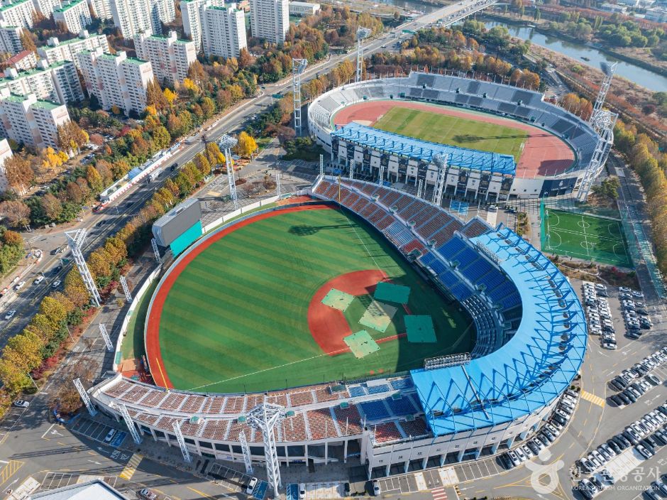 목동종합운동장 여행 추천 - 메고지고