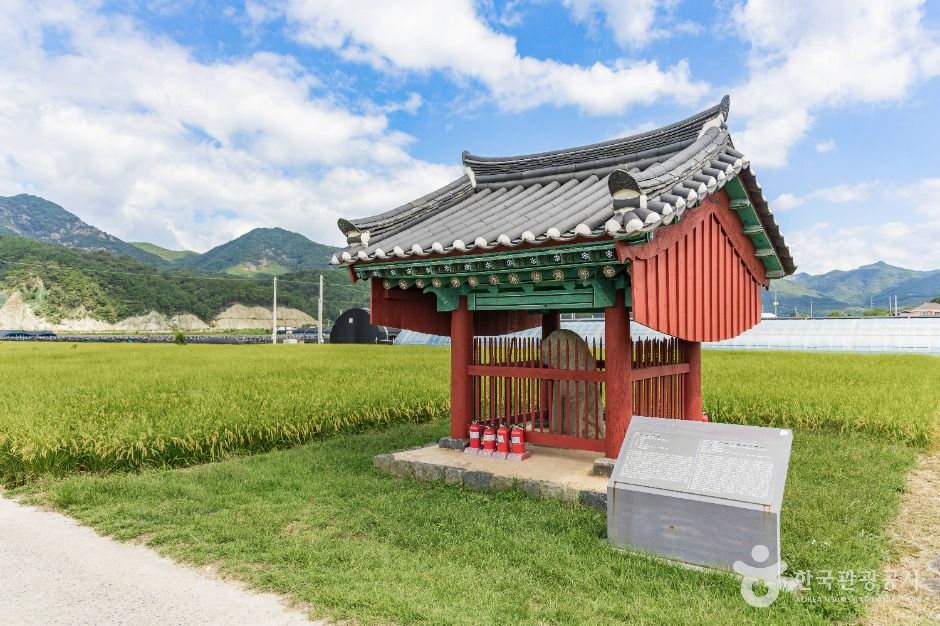 금산 천내리 용호석 여행 추천 - 메고지고