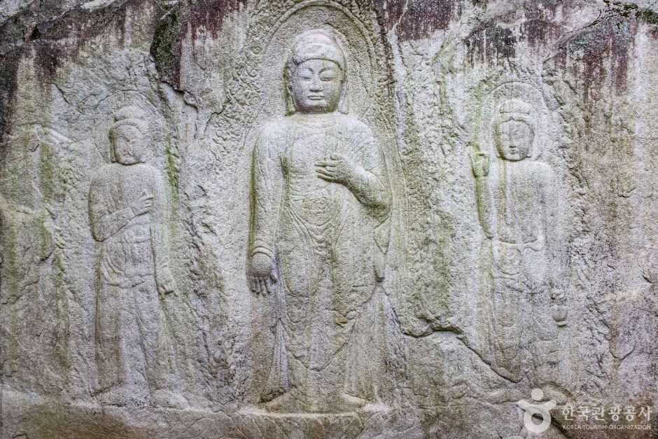 경주 율동 마애여래삼존입상 여행 추천 - 메고지고 경주 율동 마애여래삼존입상 여행 추천 - 메고지고