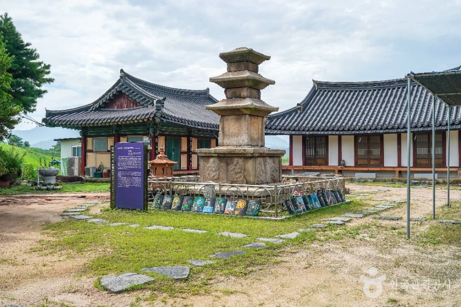영천 신월리 삼층석탑 여행 추천 - 메고지고 영천 신월리 삼층석탑 여행 추천 - 메고지고