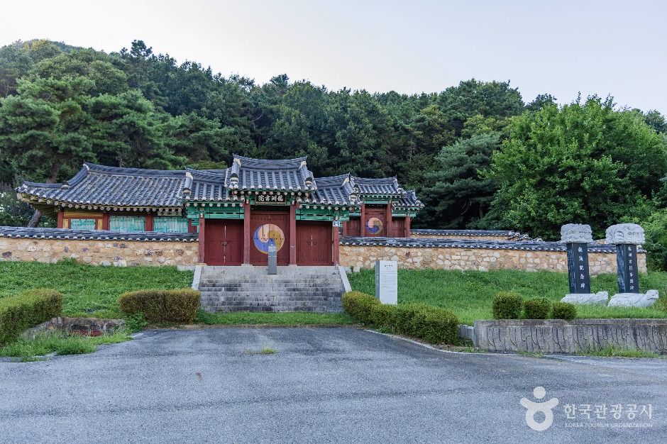 용주서원 여행 추천 - 메고지고 용주서원 여행 추천 - 메고지고