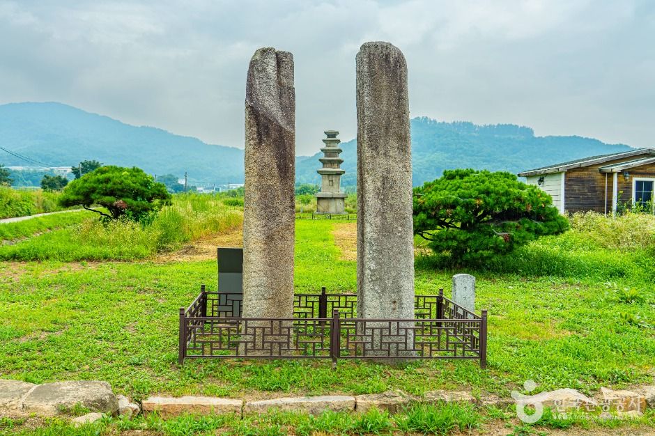 안성죽산리당간지주 여행 추천 - 메고지고