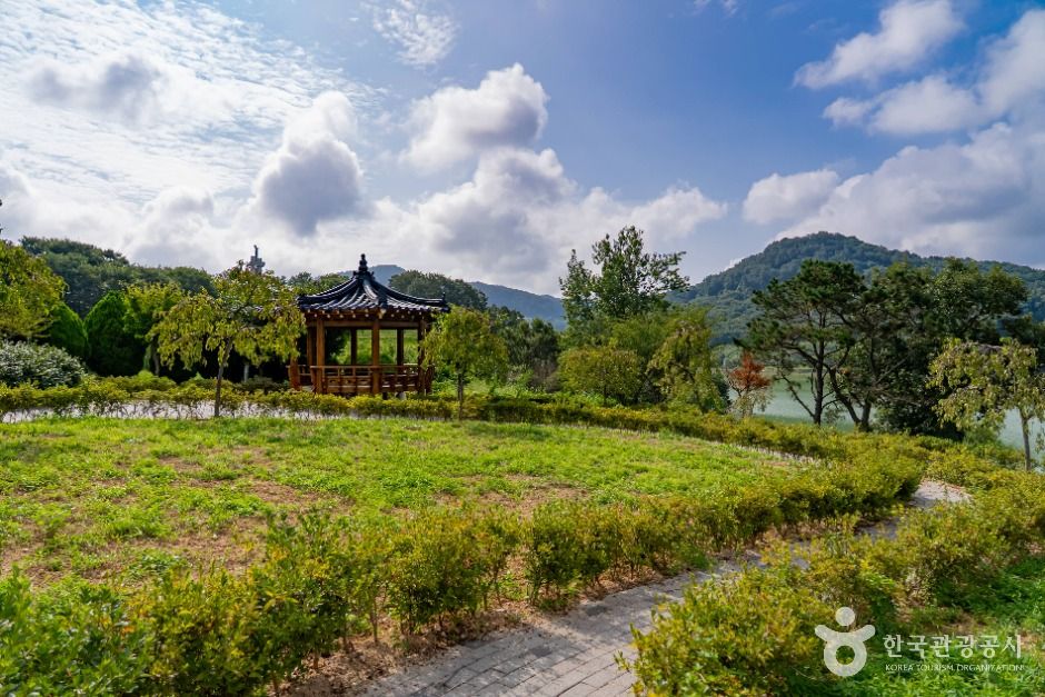 요산공원 여행 추천 - 메고지고