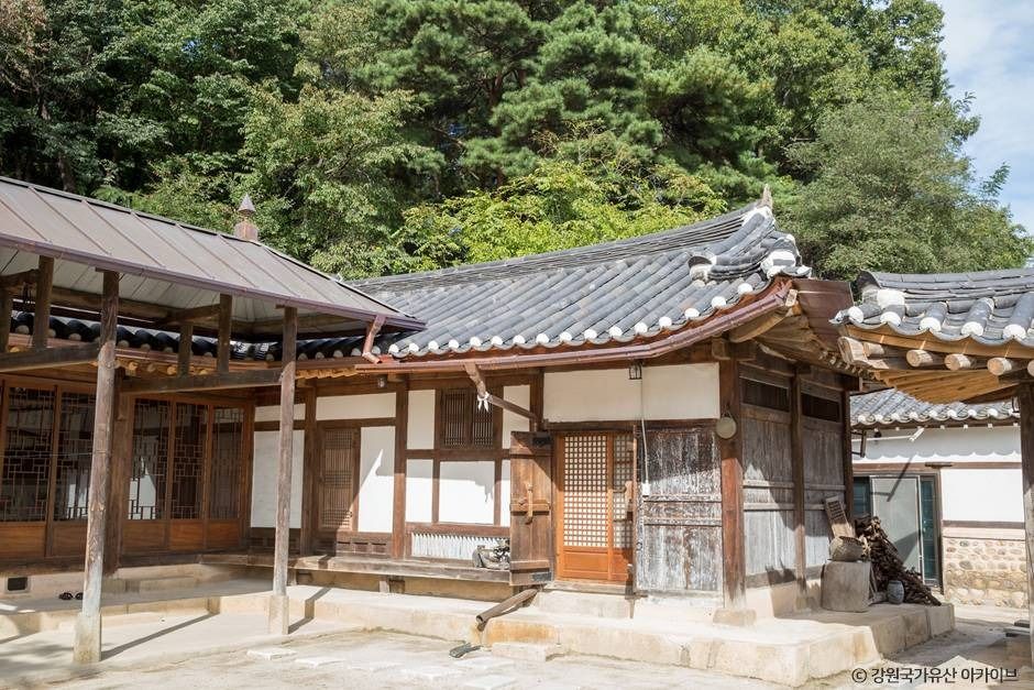 춘천김정은가옥 여행 추천 - 메고지고