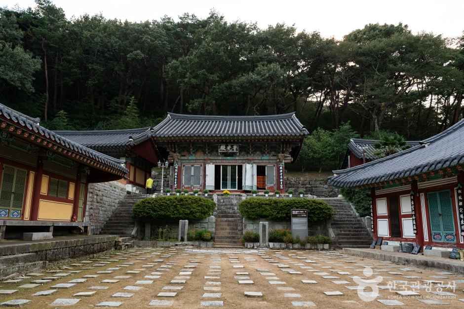 용화사(통영) 여행 추천 - 메고지고 용화사(통영) 여행 추천 - 메고지고