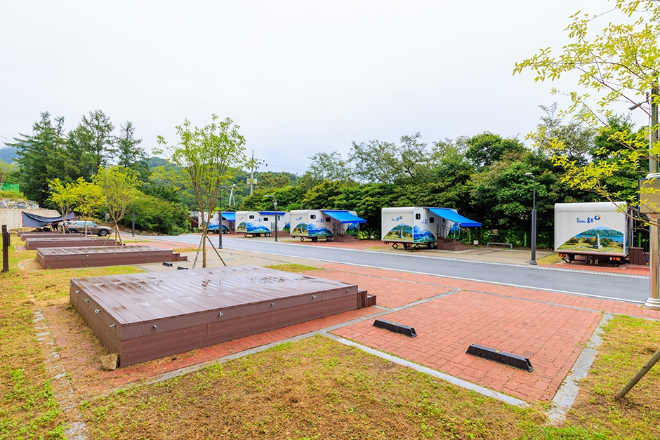 봉황자연휴양림 숲속야영장 여행 추천 - 메고지고