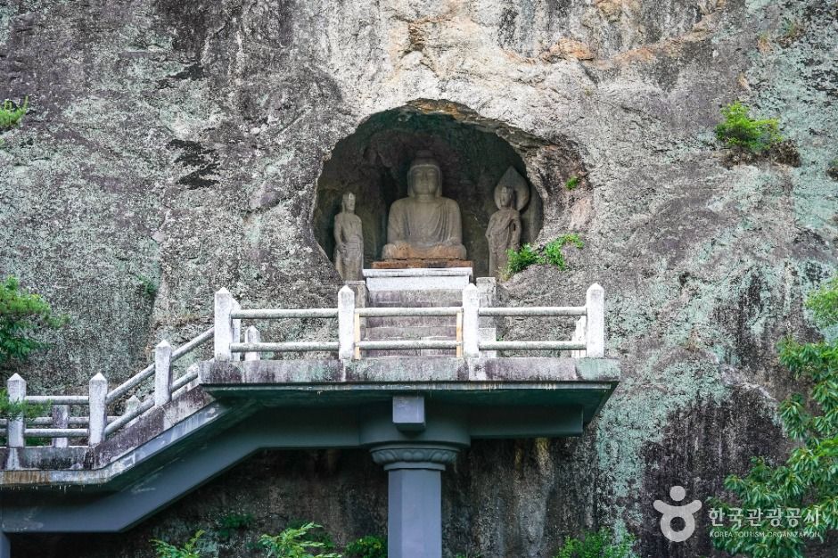 군위 아미타여래삼존 석굴 여행 추천 - 메고지고 군위 아미타여래삼존 석굴 여행 추천 - 메고지고