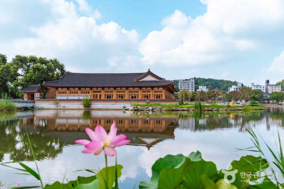 덕진공원 여행 추천 - 메고지고