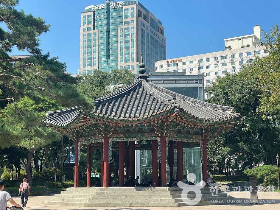탑골공원 팔각정 여행 추천 - 메고지고
