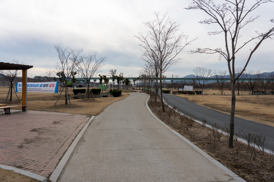 가산수변공원 여행 추천 - 메고지고