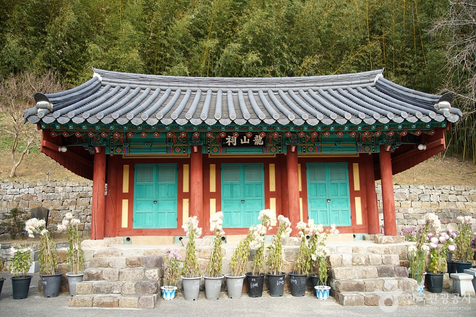 용산서원(동해) 여행 추천 - 메고지고 용산서원(동해) 여행 추천 - 메고지고