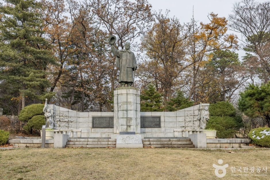 고하송진우선생동상 여행 추천 - 메고지고