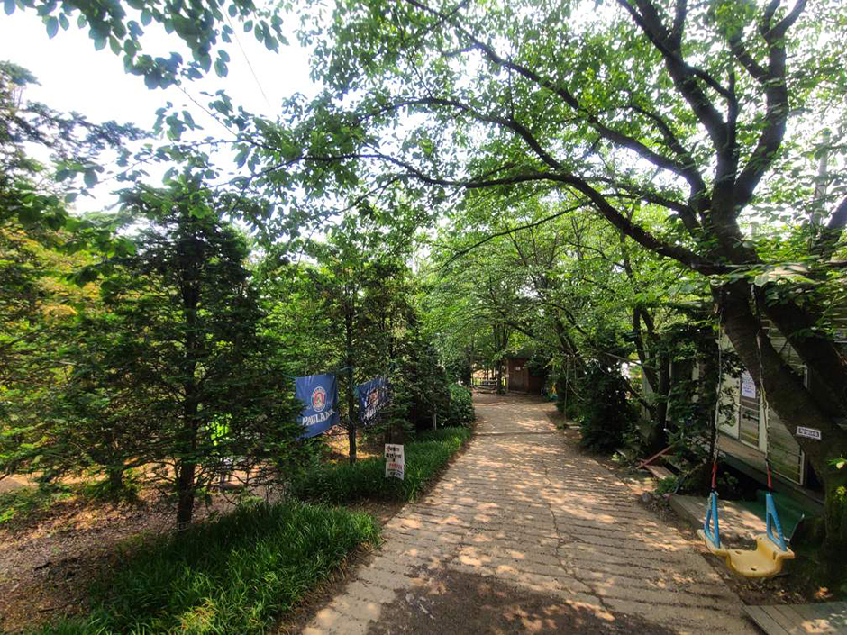 범바위캠핑정원 여행 추천 - 메고지고