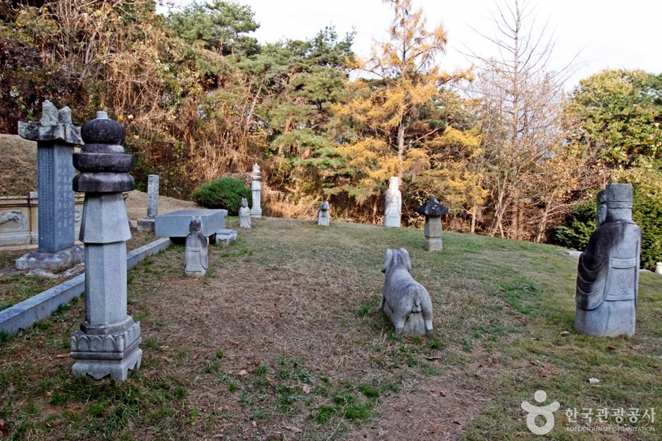 충주 석보군 묘소 여행 추천 - 메고지고 충주 석보군 묘소 여행 추천 - 메고지고