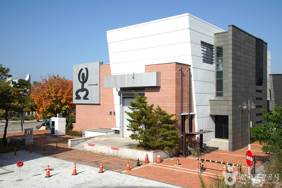 춘천문화예술회관 여행 추천 - 메고지고