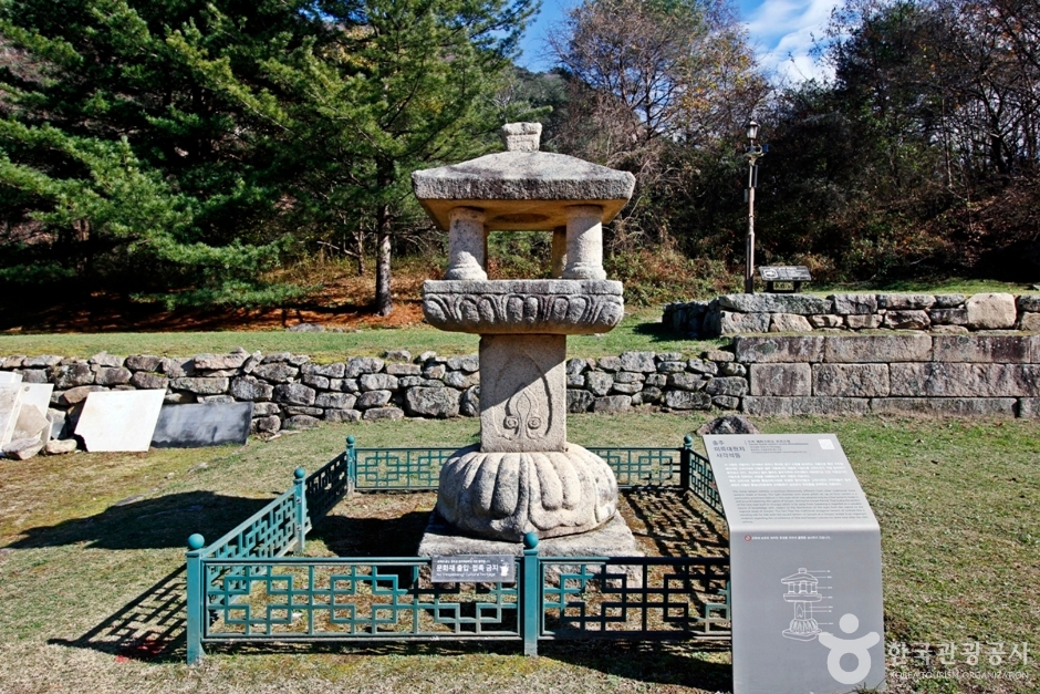 충주 미륵대원지 사각석등 여행 추천 - 메고지고