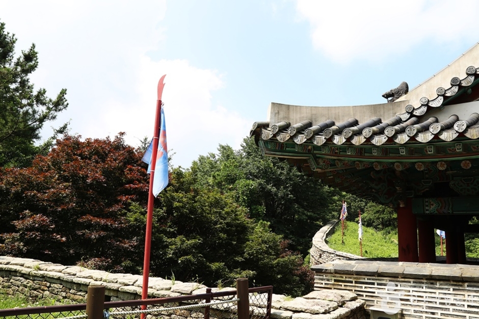 금정산성 동문 여행 추천 - 메고지고 금정산성 동문 여행 추천 - 메고지고