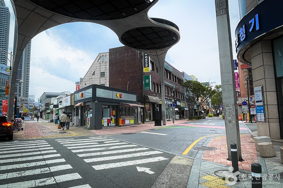 봉산문화거리 여행 추천 - 메고지고