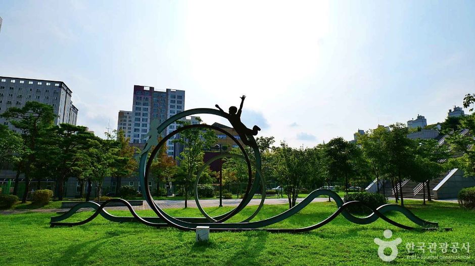 오류동역 광장 여행 추천 - 메고지고 오류동역 광장 여행 추천 - 메고지고