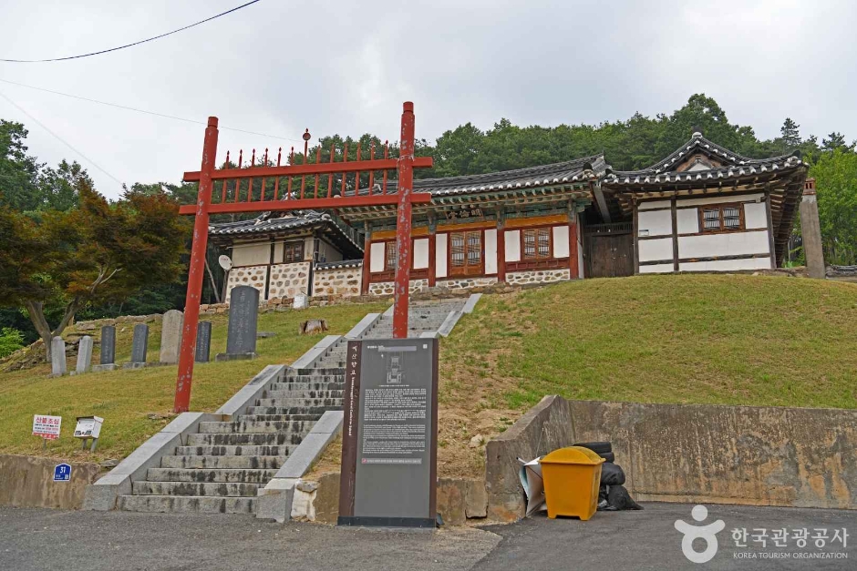 예산향교 여행 추천 - 메고지고 예산향교 여행 추천 - 메고지고