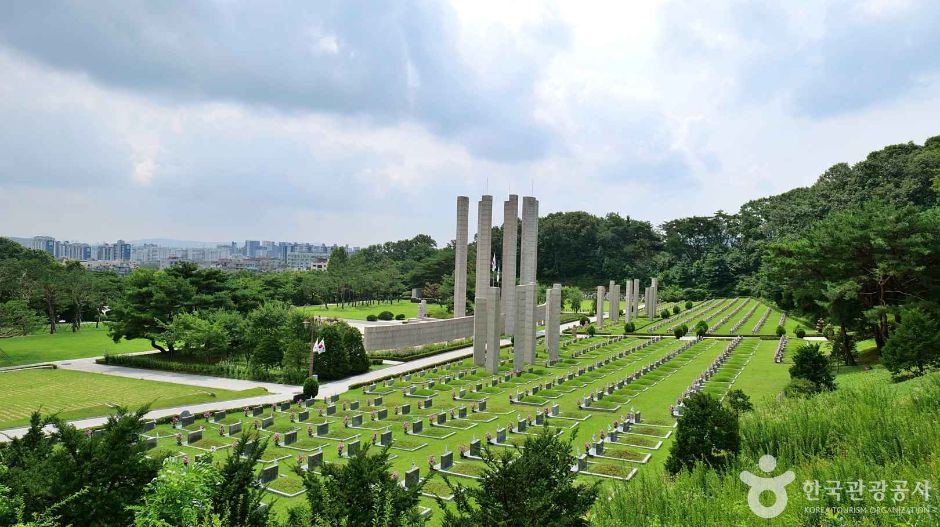 국립4·19민주묘지 여행 추천 - 메고지고