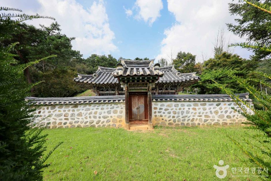 서흥김씨삼강정문 여행 추천 - 메고지고 서흥김씨삼강정문 여행 추천 - 메고지고
