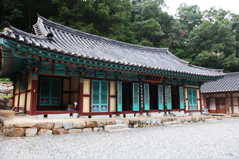 충주 백운암 철조여래좌상 여행 추천 - 메고지고