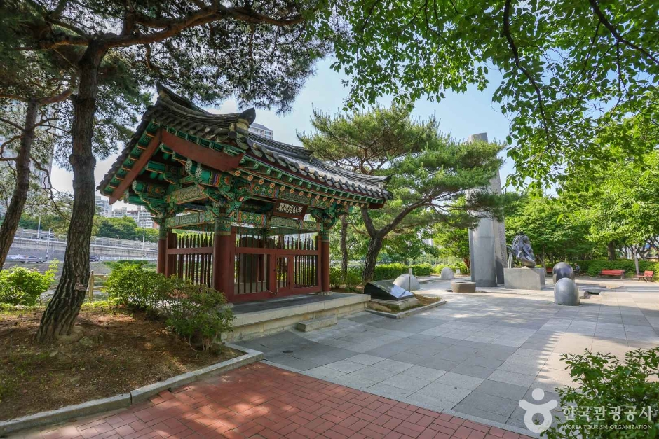 이공제비 및 군수이후범선영세불망비 여행 추천 - 메고지고