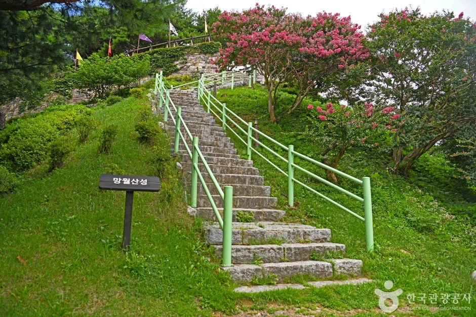 제천 청풍 망월산성 여행 추천 - 메고지고
