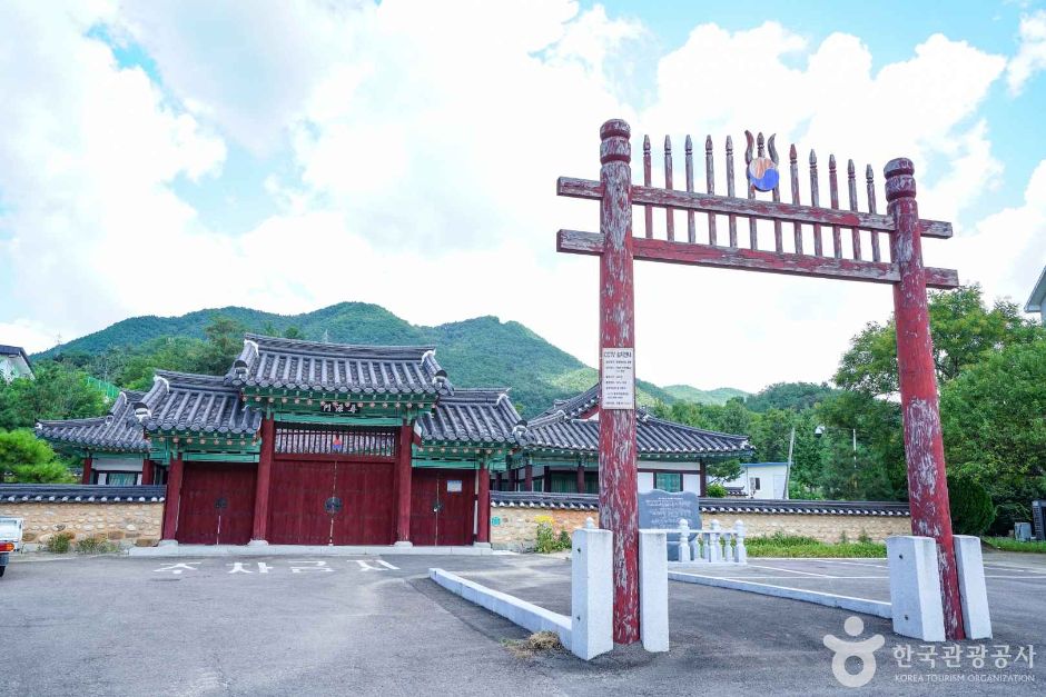 화산서원(함양) 여행 추천 - 메고지고 화산서원(함양) 여행 추천 - 메고지고