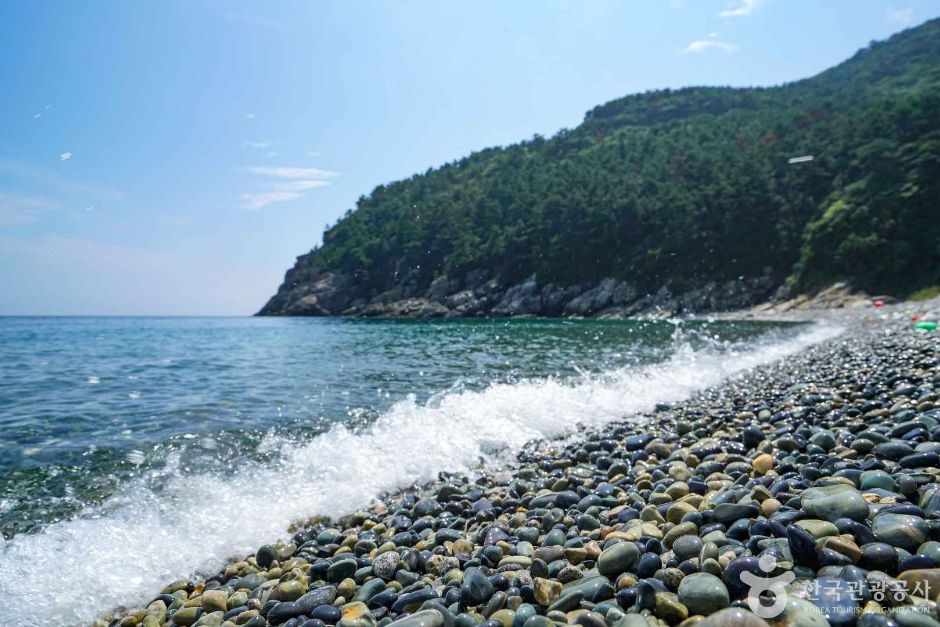 함목몽돌해변 여행 추천 - 메고지고 함목몽돌해변 여행 추천 - 메고지고