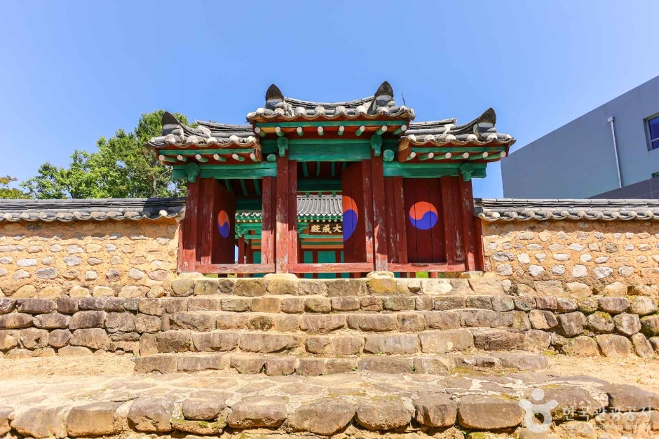 군위향교 여행 추천 - 메고지고 군위향교 여행 추천 - 메고지고
