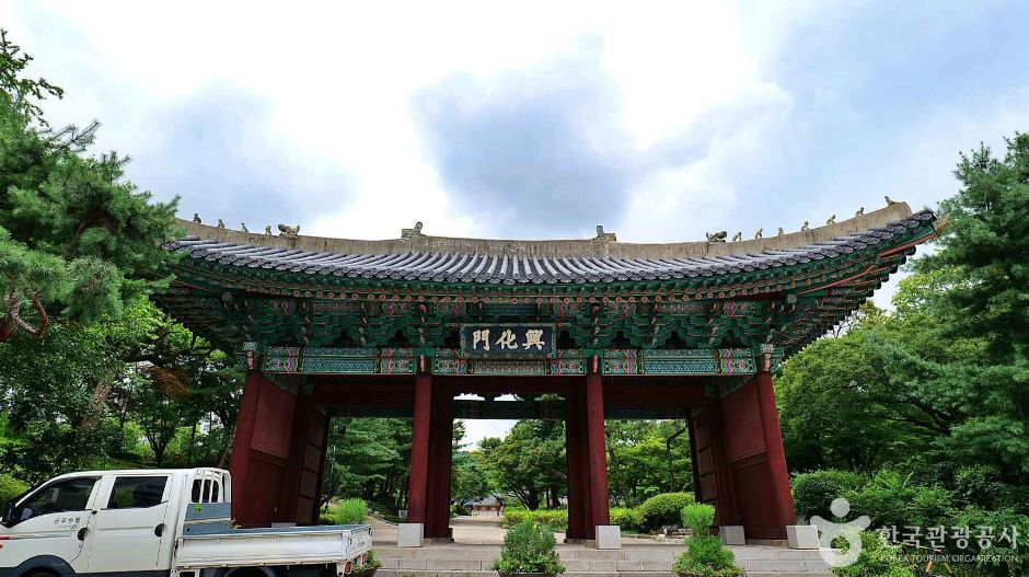 경희궁 흥화문 여행 추천 - 메고지고 경희궁 흥화문 여행 추천 - 메고지고