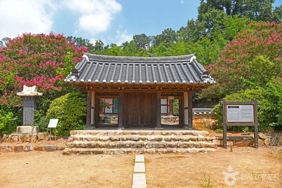 문창서원 여행 추천 - 메고지고 문창서원 여행 추천 - 메고지고