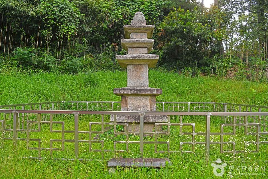 용흥리 해정사지 석탑 여행 추천 - 메고지고 용흥리 해정사지 석탑 여행 추천 - 메고지고