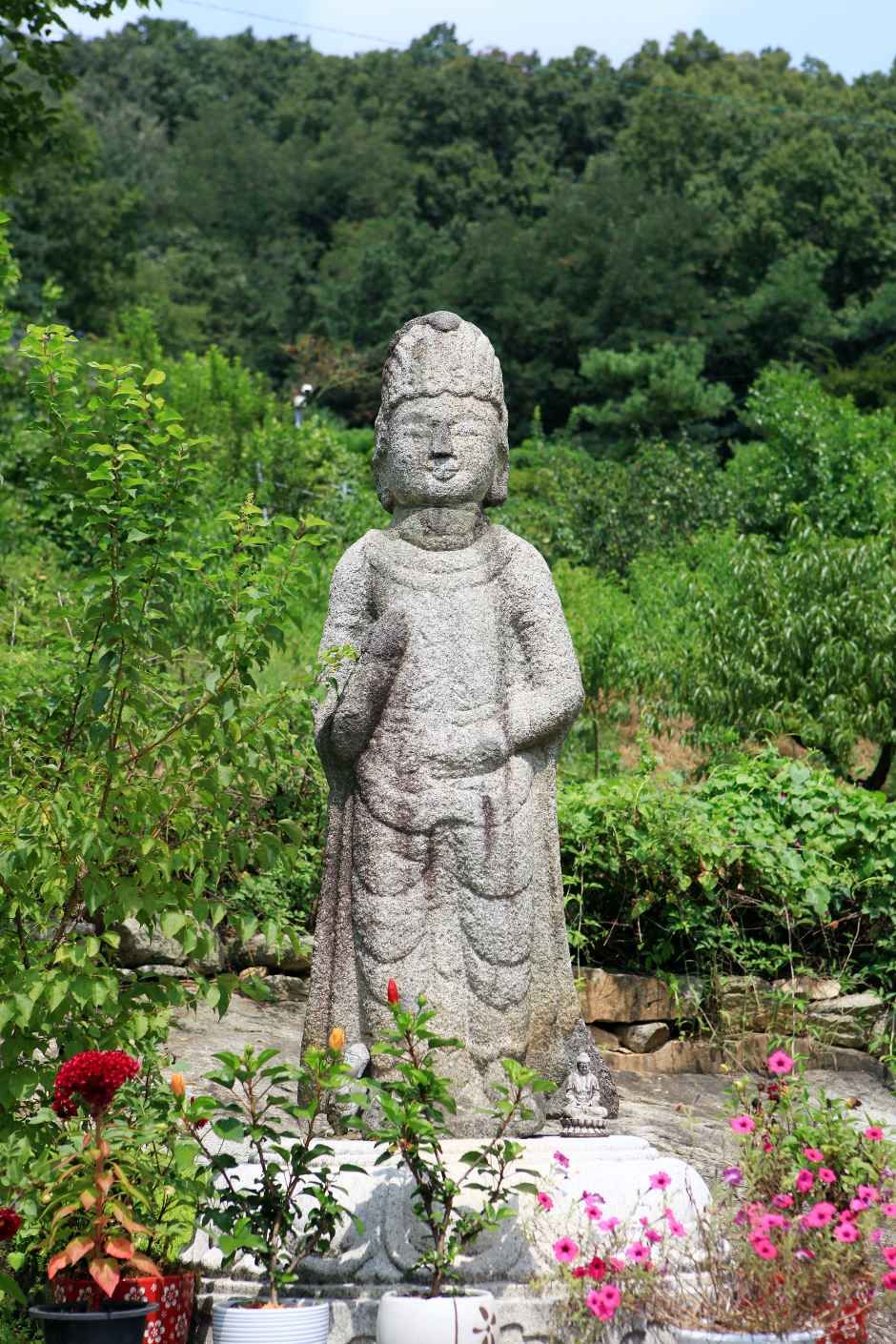 봉산동 석조보살입상 여행 추천 - 메고지고