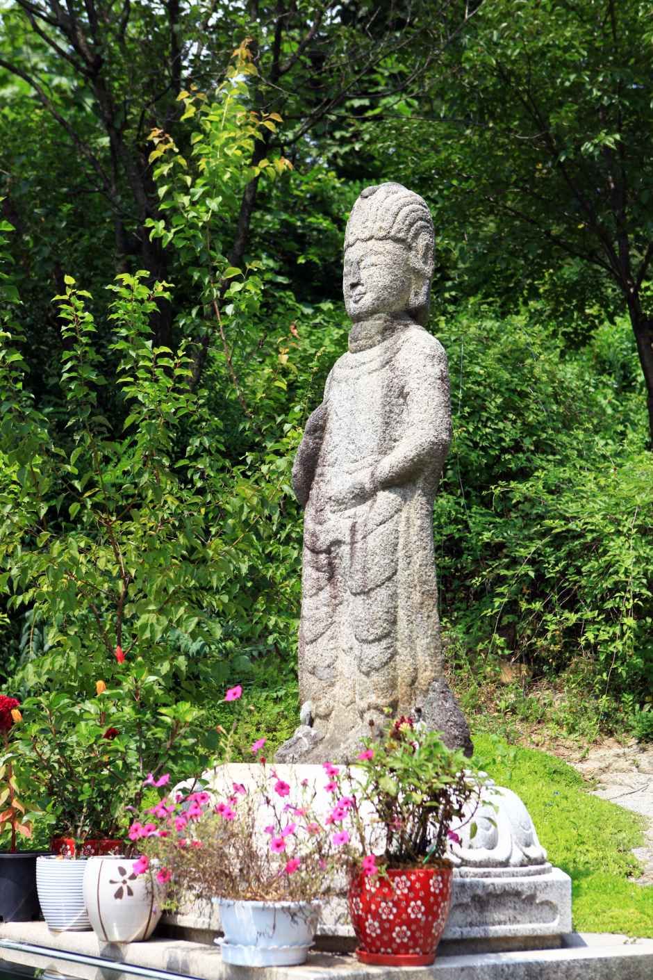 봉산동 석조보살입상 여행 추천 - 메고지고