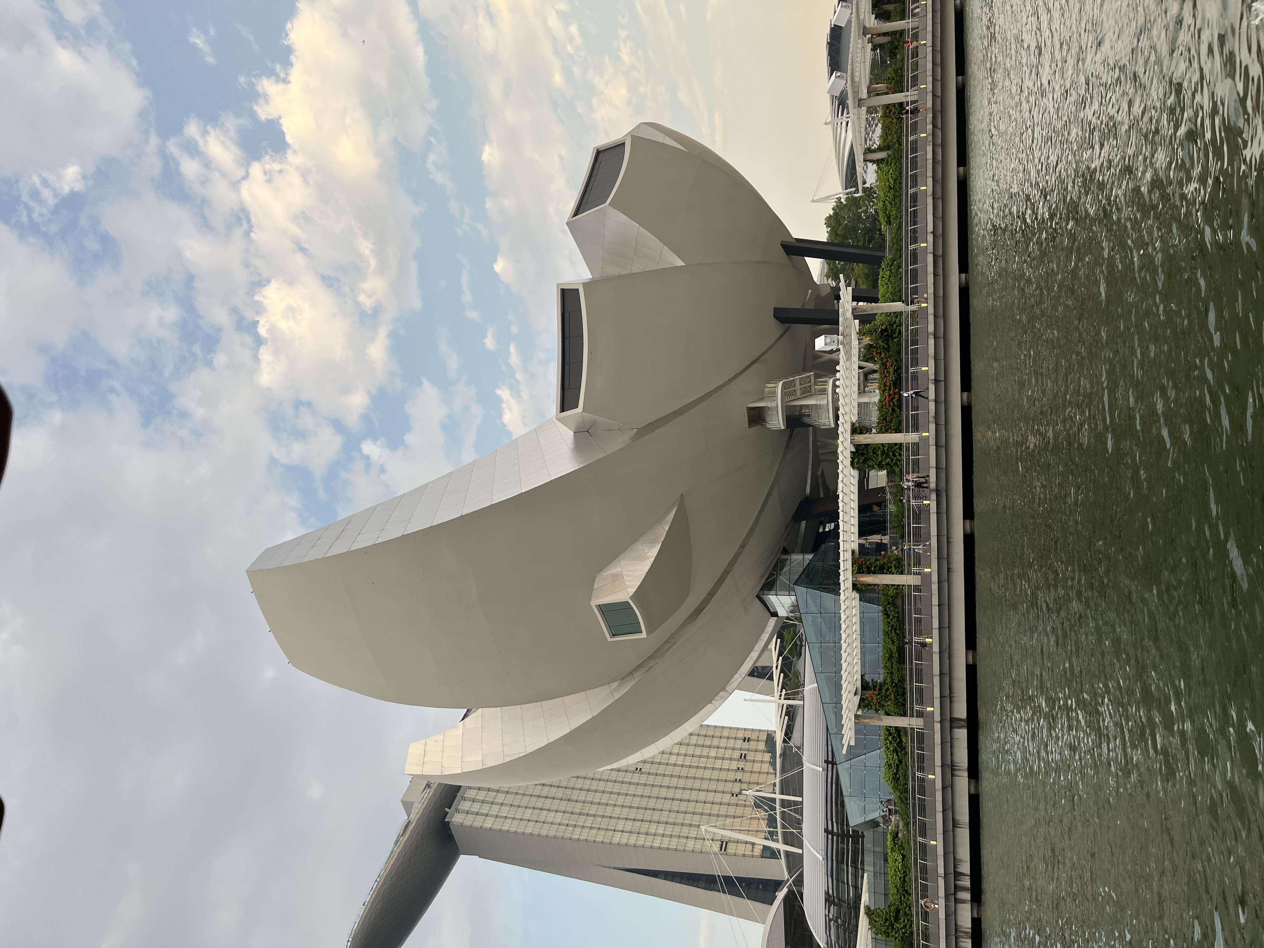 아트사이언스 뮤지엄 (ArtScience Museum Singapore) 여행 추천 - 로드트립