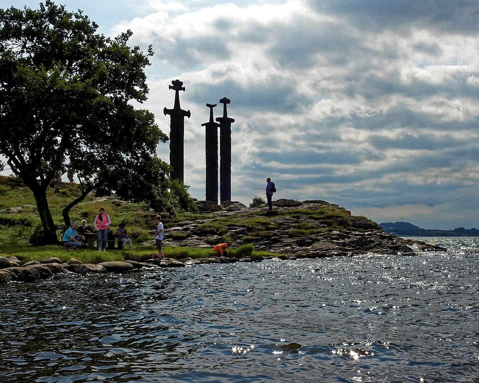 바위에 꽂힌 세 검 (Sverd i fjell) 여행 추천 - 로드트립