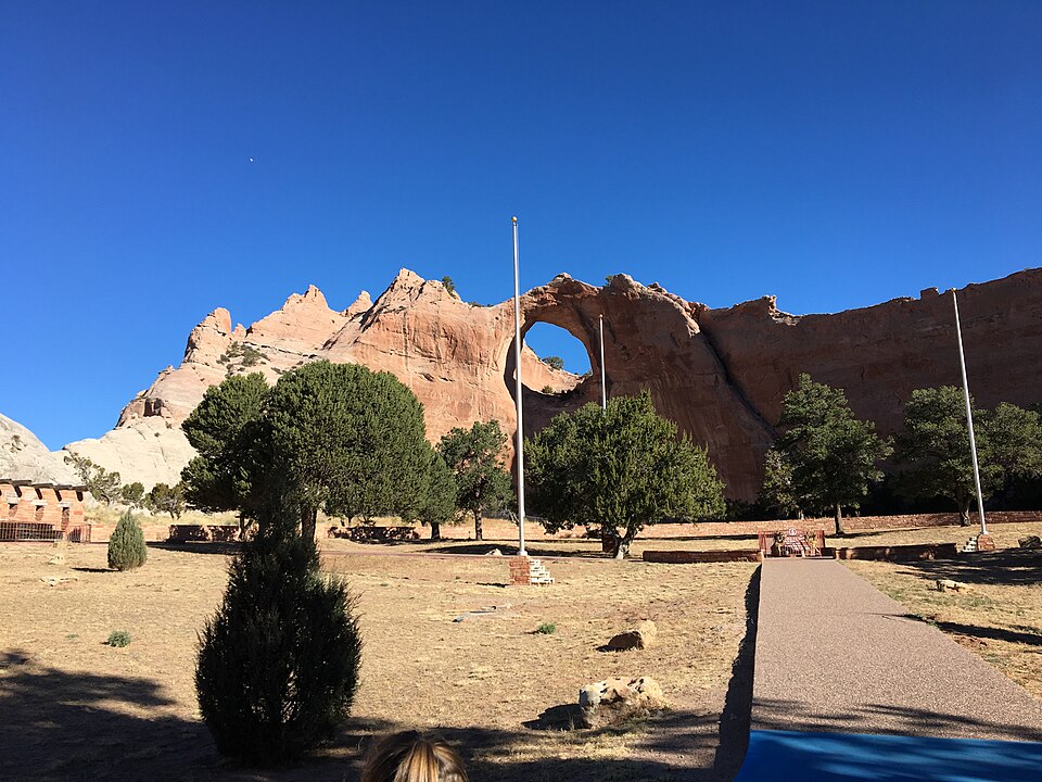 윈도 록 나바호 부족공원 (Window Rock Navajo Tribal Park) 여행 추천 - 로드트립