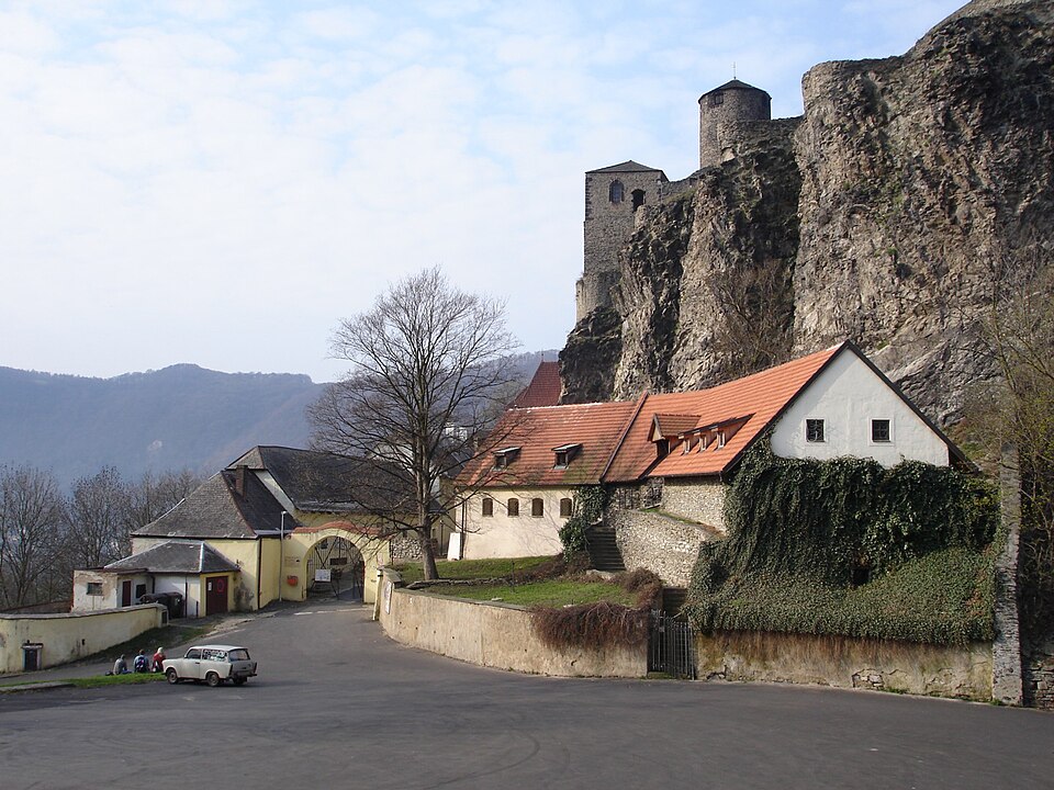 스트르제코프 성과 엘베강 절벽 (Střekov Castle) 여행 추천 - 로드트립