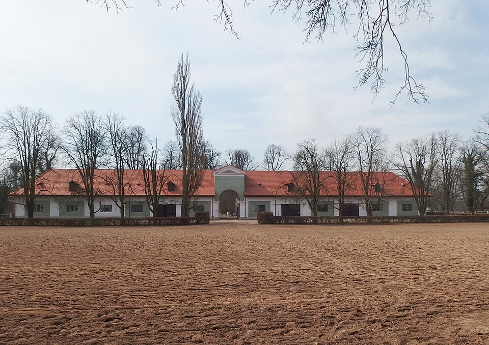 클라드루비나트라벰 국립 종마장 (National Stud Kladruby nad Labem) 여행 추천 - 로드트립