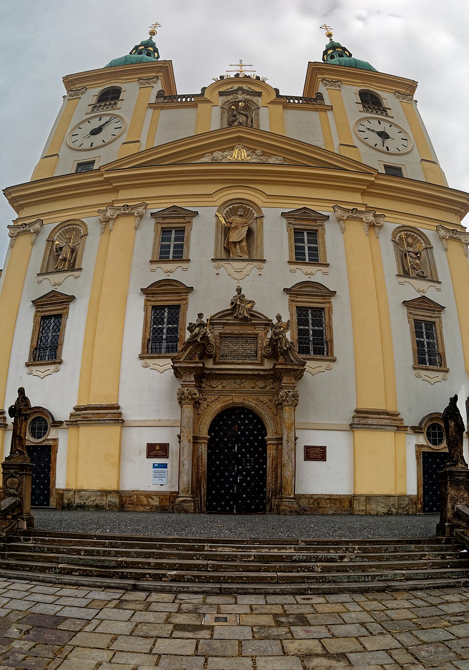 스바티 코페체크 성모 방문 순례성당 (Basilica of the Visitation of the Virgin Mary, Svatý Kopeček) 여행 추천 - 로드트립