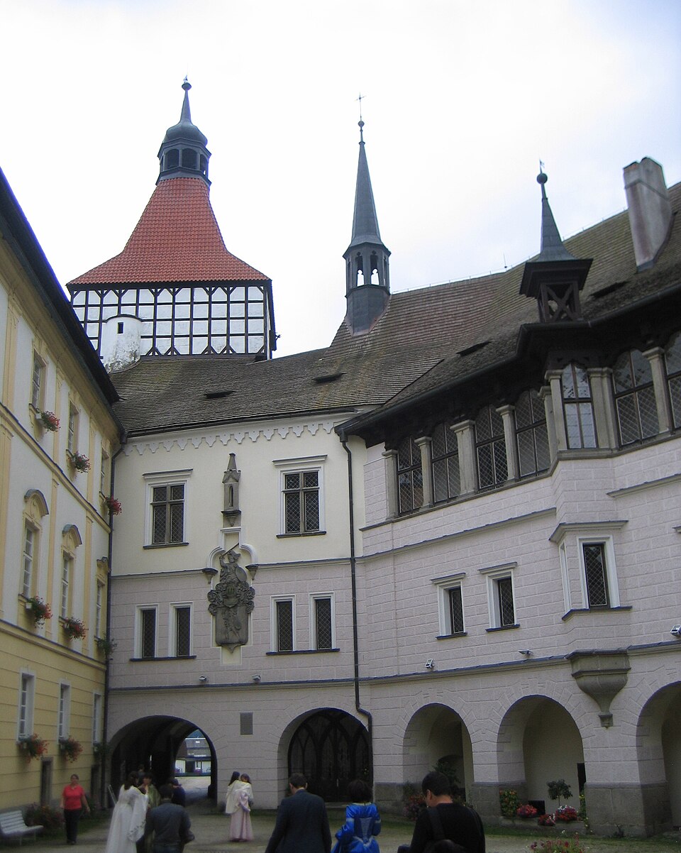 블라트나 수상성 (Blatná Castle) 여행 추천 - 로드트립