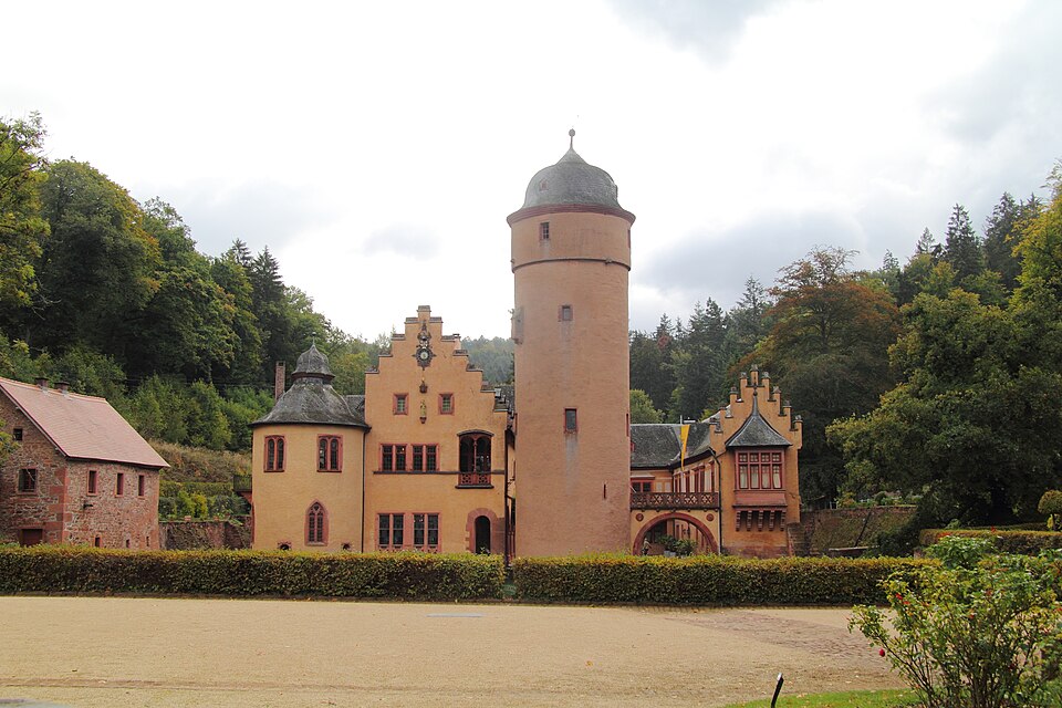 메스펠브룬 수상궁전 (Schloss Mespelbrunn) 여행 추천 - 로드트립