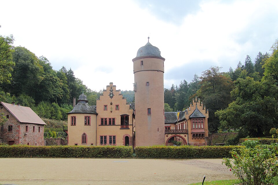 메스펠브룬 수상궁전 (Schloss Mespelbrunn) 여행 추천 - 로드트립