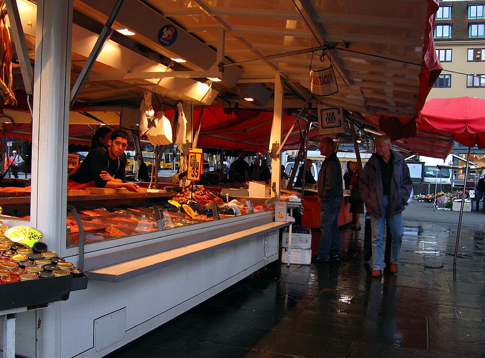 베르겐 어시장 (Fisketorget i Bergen · Bergen Fish Market) 여행 추천 - 로드트립