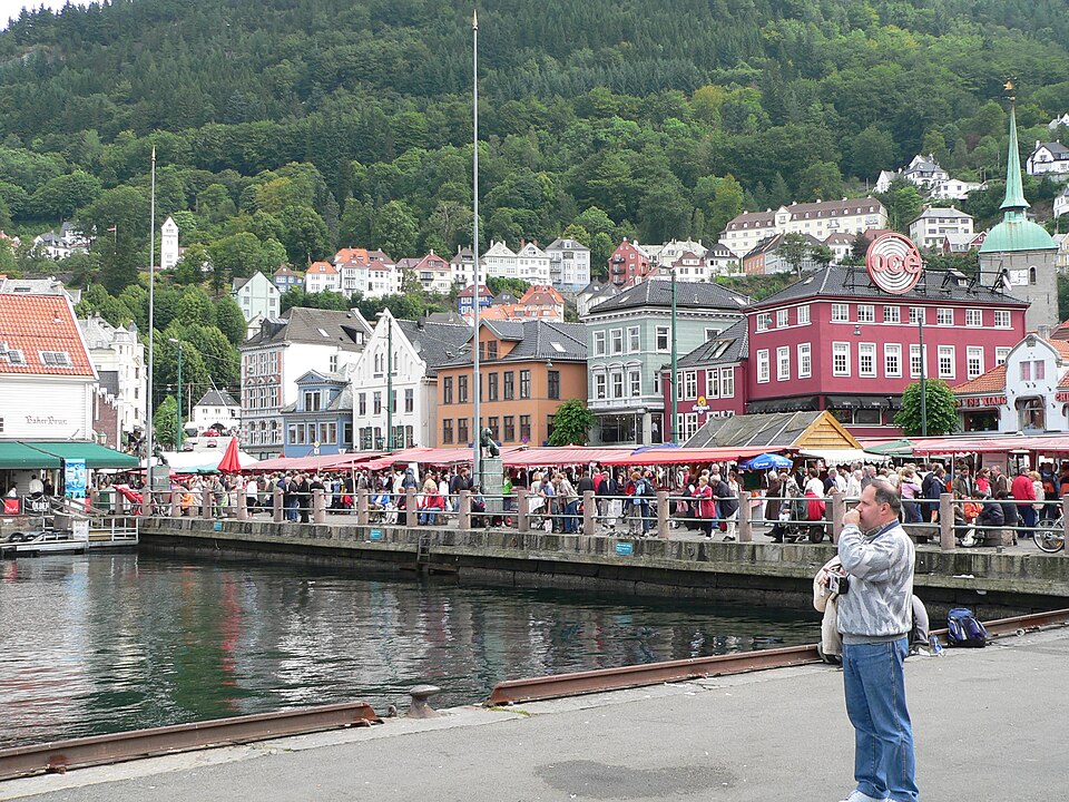 베르겐 어시장 (Fisketorget i Bergen · Bergen Fish Market) 여행 추천 - 로드트립