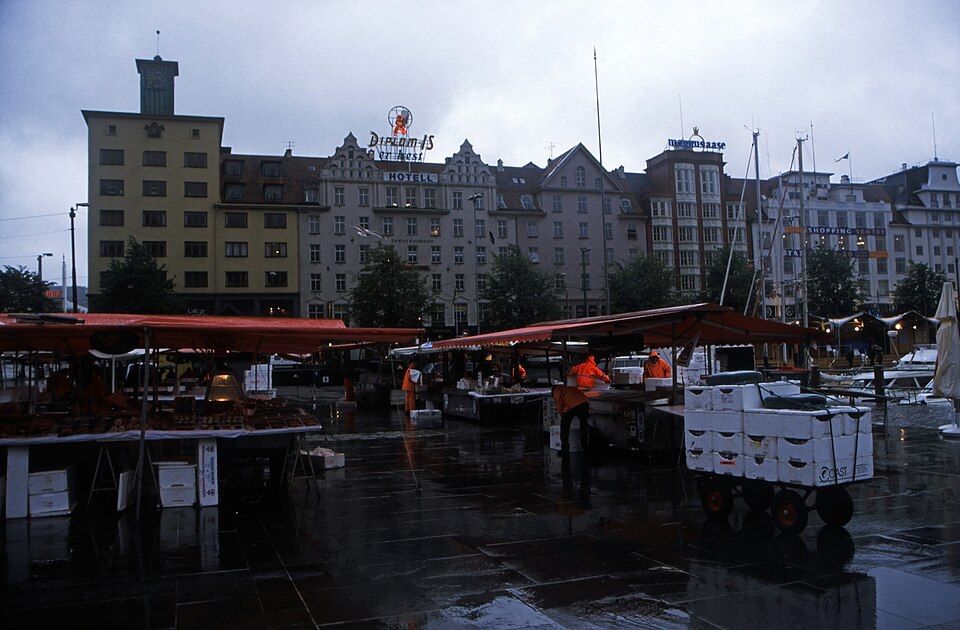 베르겐 어시장 (Fisketorget i Bergen · Bergen Fish Market) 여행 추천 - 로드트립